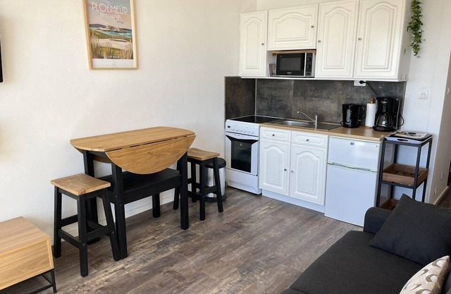 Studio 2 pax, superb sea view, 50m from the beach of Fort Bloqué