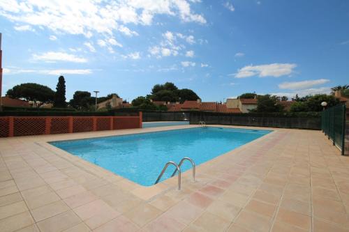 studio 4 personnes dans une residence avec piscine plus parking