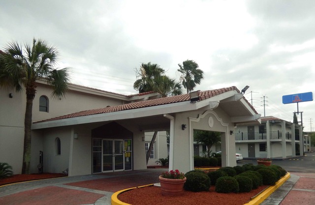 Studio 6 Houston, TX - Intercontinental Airport South