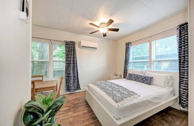 Studio-8 near DwntwnATX ZilkerPark University TX