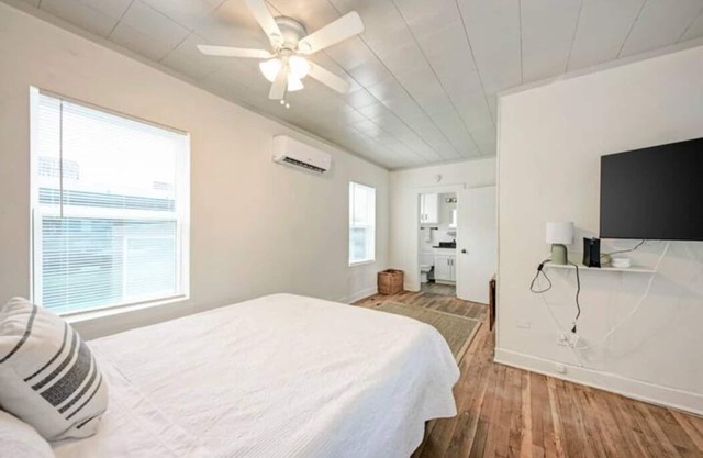 Studio-9, near Zilker/UT/SXSW/Parking Included!