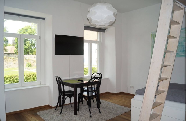 STUDIO Apartamento en una ubicación tranquila del casco antiguo con vistas a la muralla de la ciudad