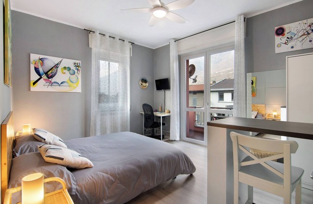 Apartamento estudio 'Casa Vacanze La Begonia' con vistas a la montaña, jardín privado y Wi-Fi