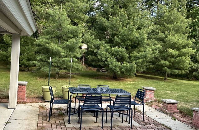 Studio apartment 2.5 blocks from Tawas Point State Park beaches.