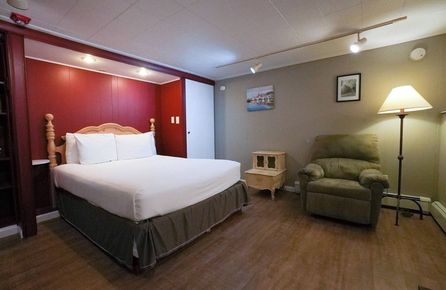 Studio Apartment 250 feet from the boardwalk and beach.