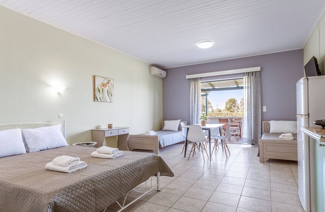 Estudio '4' con terraza privada, Wi-Fi y aire acondicionado