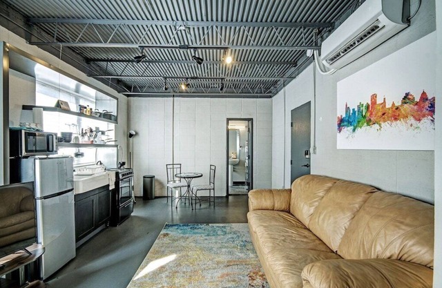 Studio Apartment Above a Coffee Shop Heart of City