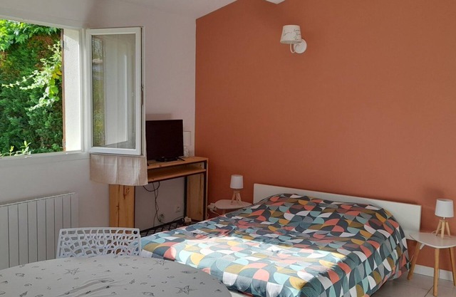 Studio Apartment 'Le Du Bassin D'Archachon' with Private Terrace, Private Garden and Wi-Fi