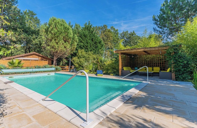 Apartamento estudio 'La Maisonnette En Bois' con terraza privada y jardín privado