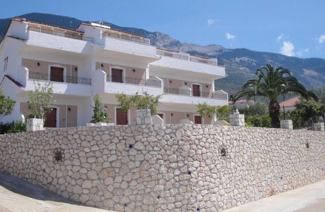 Apartamento estudio 'Ocean Front 6' con vistas al mar, Wi-Fi y aire acondicionado.