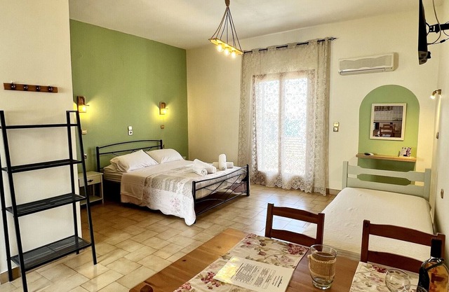 Apartamento estudio 'Ocean Front 2' con vistas al mar, Wi-Fi y aire acondicionado.