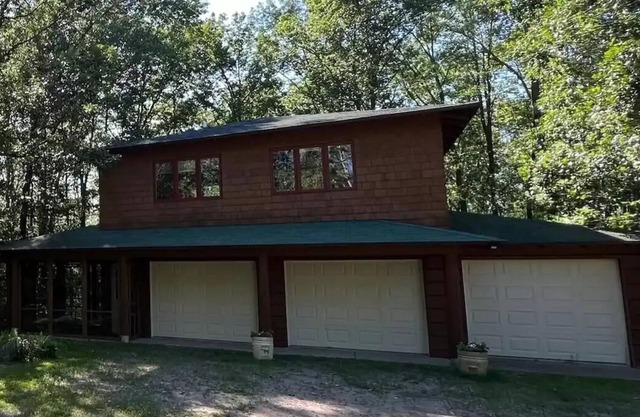 Studio apartment over cabin garage woods lake view