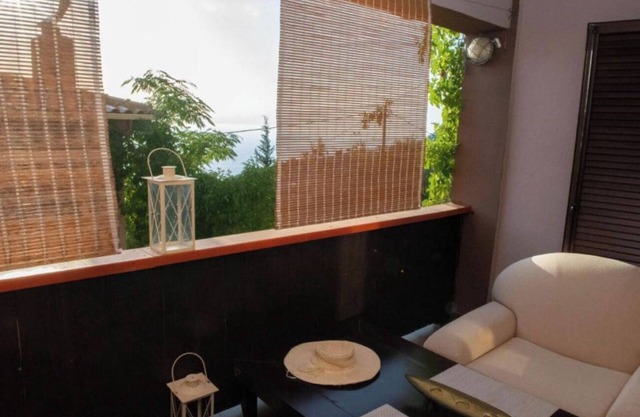 Apartamento estudio 'Tajo Suite' con vistas al mar, Wi-Fi y aire acondicionado.