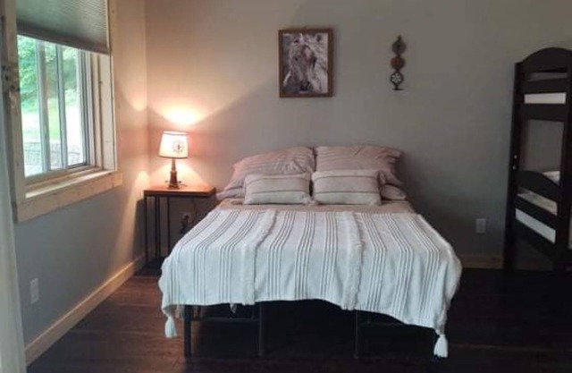 Studio Apartment with patio. Casino, Flint Fields Equestrian , State Trails.