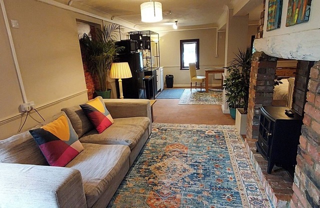 Studio Apartment with outside decking area and countryside views. Pet Friendly