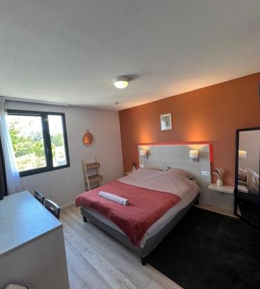 Studio Appart'hôtel gare TGV avec place privée