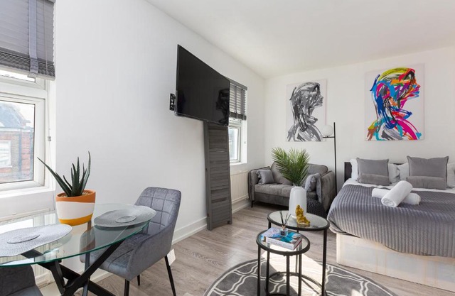 Studio Apt, 8 Min Walk From Tube 3