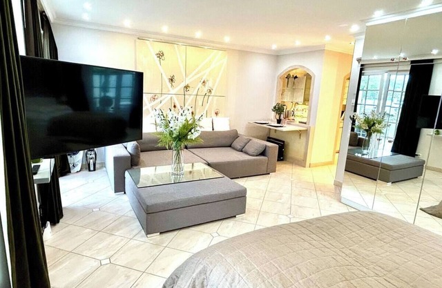 Studio Hotel apartment with direct access to lake