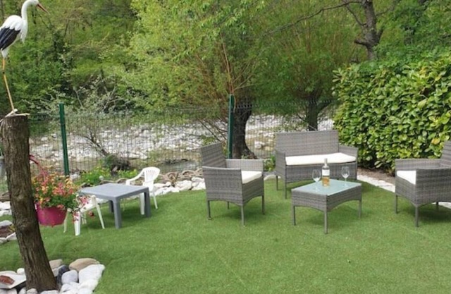 Studio Avec Jardin au Bord de la Rivière Avec Jacuzzi