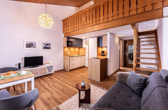 Studio Bergliebe for 2 with south-facing balcony and great mountain views