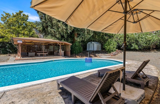 Studio by the Lake | Pool & Boat Parking