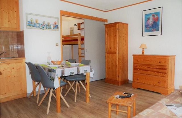 Studio cabine 4 pers aux Menuires, ski aux pieds, balcon, parking gratuit, commerces à proximité - FR-1-178-293