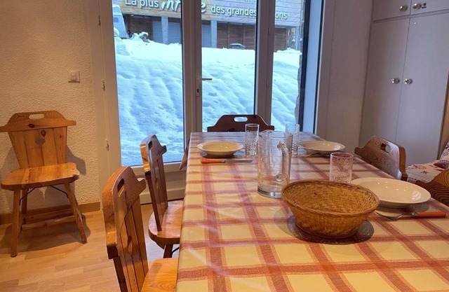 Studio cabine 8 pers, Sud, pied de piste, centre station, proche commerces et ESF - FR-1-330-40