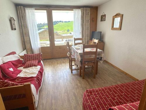 Studio cabine au centre des Saisies avec balcon, pour 5 personnes, proche commerces, exposé sud - FR-1-594-109