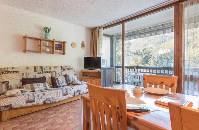Studio chaleureux avec balcon à Serre-Chevalier, parking et casier à ski – 4 personnes - FR-1-330E-3