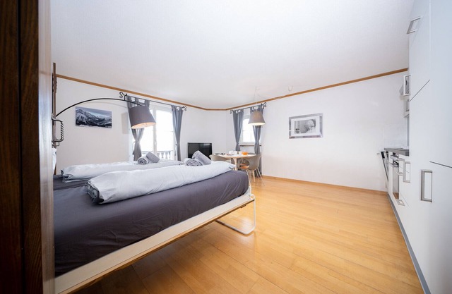 STUDIO CHASA LA MUSCHNA: LARGE STUDIO WITH BALCONY NEXT TO THE GOLF COURSE