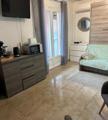 studio climatisé proche port et plages