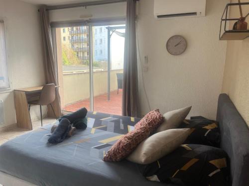 Studio Climatisé et Grande Terrasse Tarbes Centre