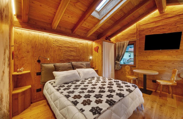 Estudio 'Con Idromassaggio' con vistas a la montaña, balcón y Wi-Fi