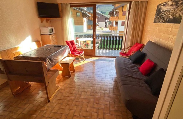 Studio cosy au pied des pistes de Crêt Béni, sud avec balcon, parking inclus ! - FR-1-692-50