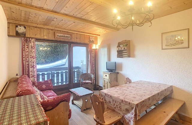 Studio cosy avec cabine, pied des pistes à Combloux, balcon, casier à skis, équipements modernes - FR-1-560-56