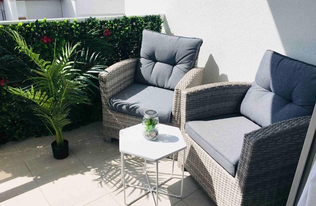 studio cosy et moderne au couchant situé 150m de la plage -avec PARKING GRATUIT PRIVE - 25m2 - climatisé - balcon - wifi gratuit