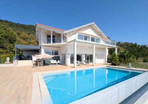 Studio dans Villa avec Piscine