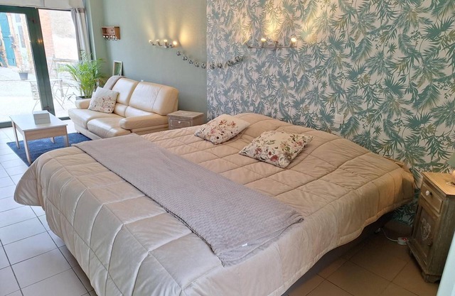 Apartamento estudio 'Le Du Meslay' con terraza privada, jardín compartido y Wi-Fi