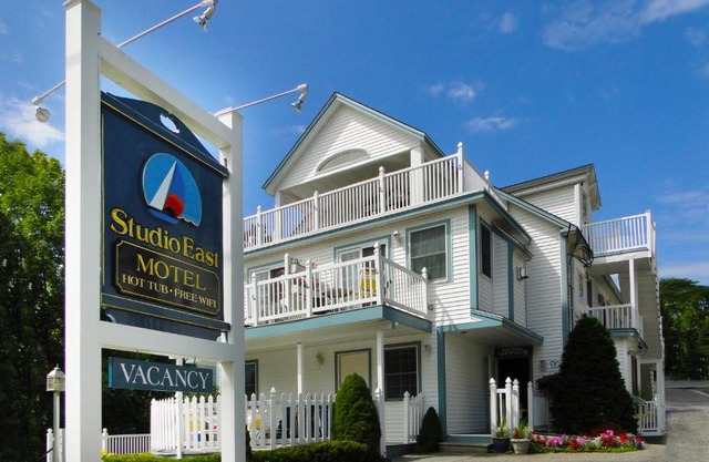 Studio East Motel