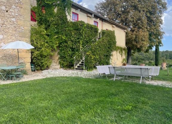 Studio Est - 30 m2 Domaine viticole Château Barbebelle - Jardin & Boulodrome partagés