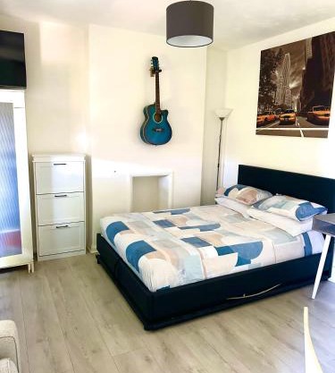 Studio flat in central London