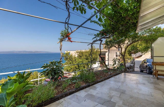 Apartamento-estudio en la playa Bratus, Makarska (AS-22135-e)
