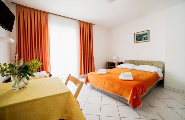 Apartamento-estudio en la playa Selce, Crikvenica (AS-5206-e)