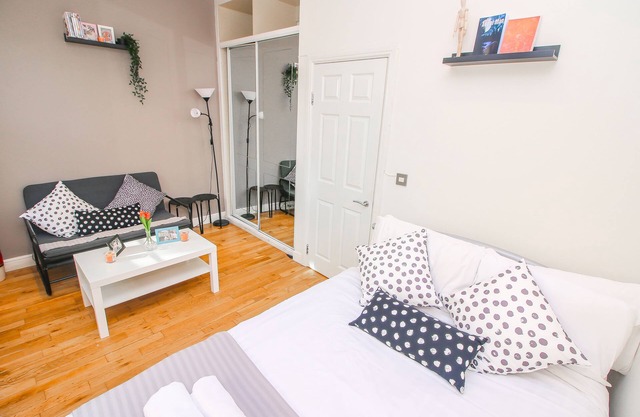 Studio Flat near Liverpool Street