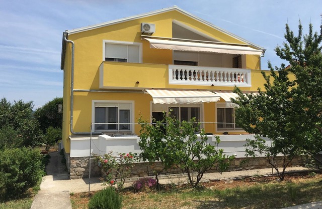 Apartamento-estudio con una terraza Bozava, Dugi otok (AS-8108-a)