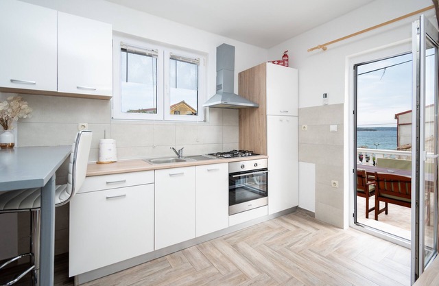 Apartamento-estudio con terraza y vista al mar Tkon, Pasman (AS-17360-a)
