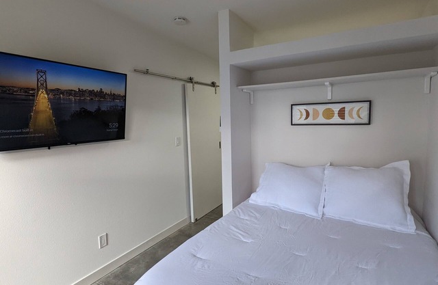 Studio guesthouse with kitchenette in Kern Place by UTEP