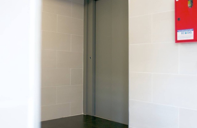 Estudio en Pirae para dos adultos y dos niños.