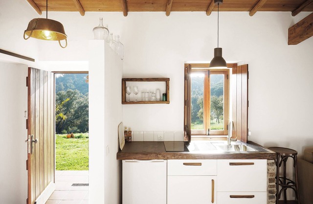 STUDIO in traditional rammed earth farm house - MOBA Ecotourism