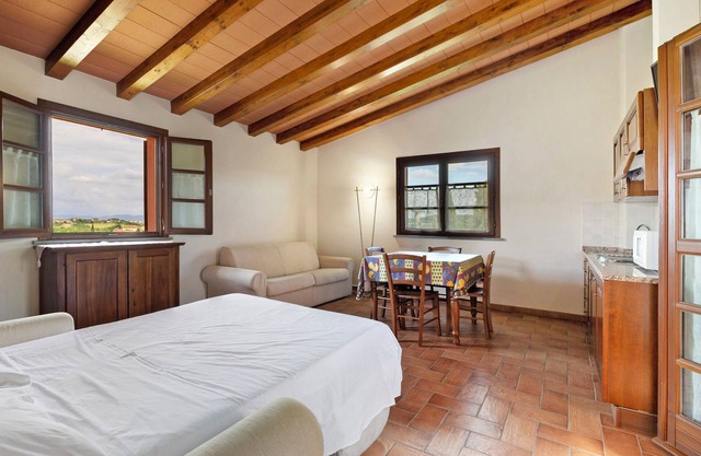 Apartamento estudio 'Numero 4' con jardín compartido, balcón y aire acondicionado.